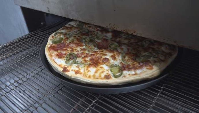 4th and Elm Bar and Grill draws a crowd with classic, American delicacies