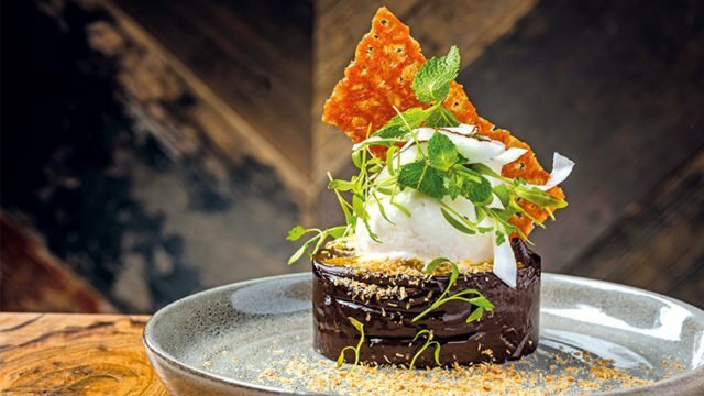 Review: The Expat in Athens excels at cocktails, French-bistro fare