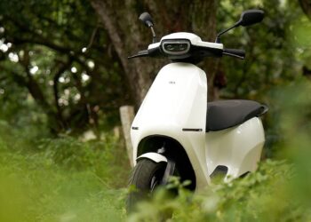 Man driving scooter snatches Rs 10 lakh from goodies save proprietor in Gurugram